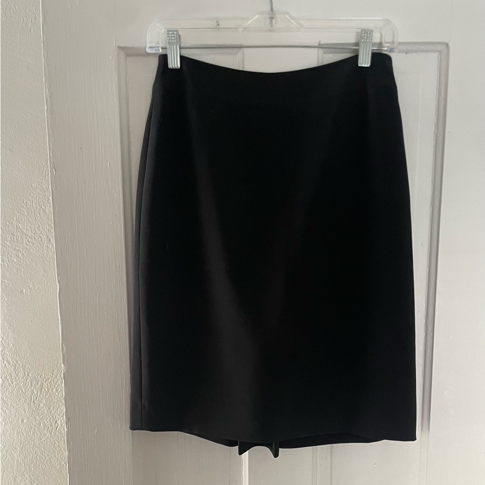 Ann Taylor Classic Black Pencil Skirt size 4 beautiful for work